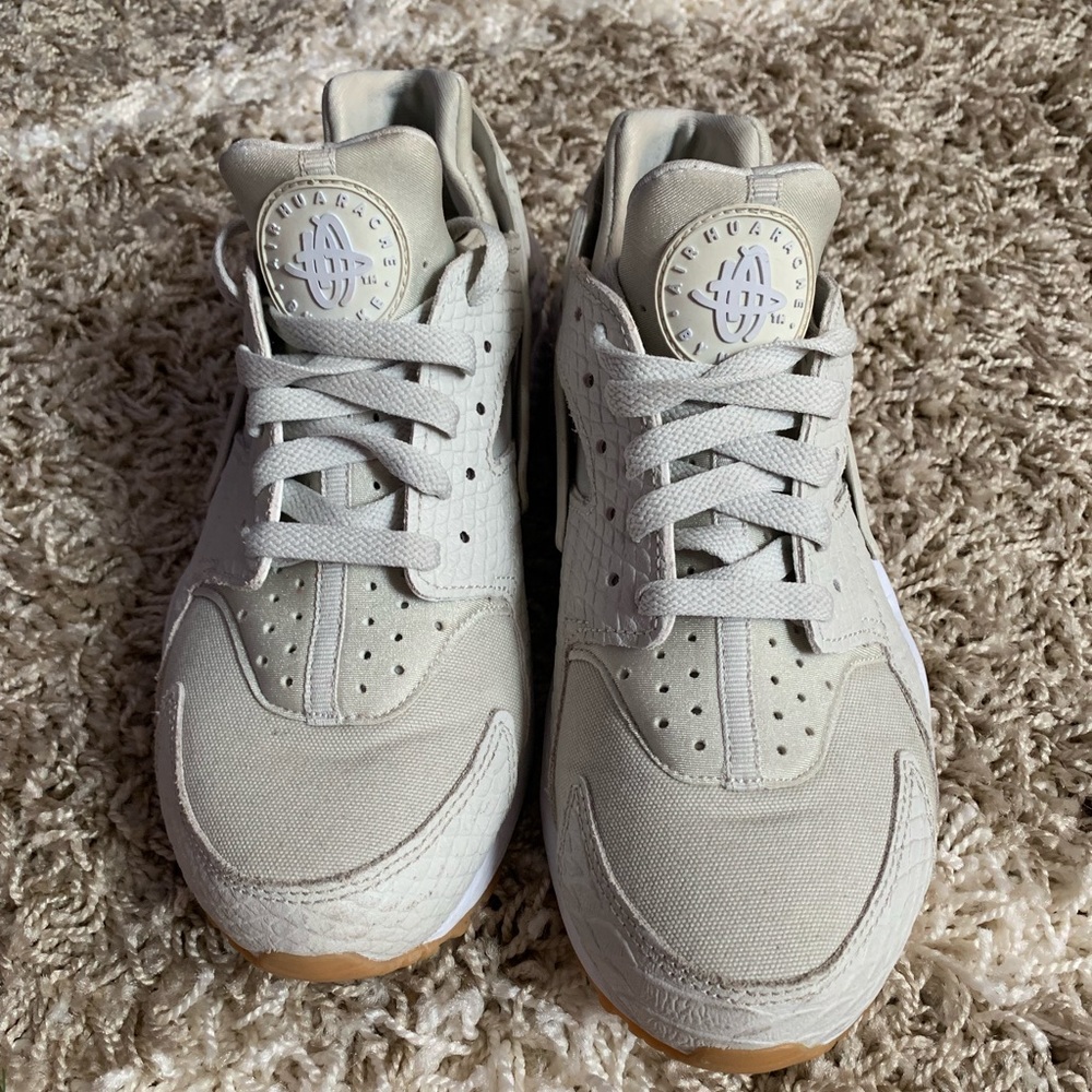 Nike *bone* huaraches